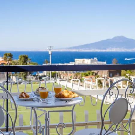 Casa Cafarelli - Bright With Stunning View Sorrento